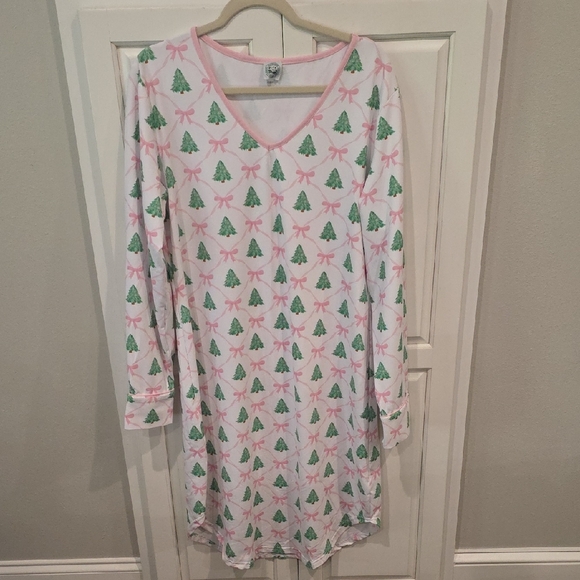 Classic Southern Smocks Other - Classic Southern Smocks Mom Christmas Gown